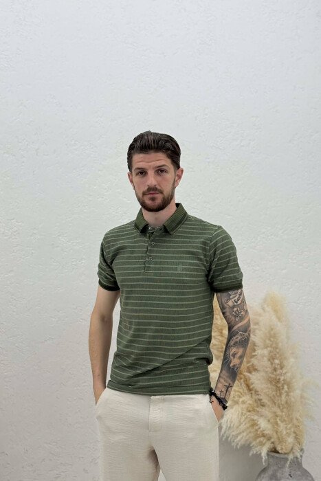 T-SHIRT ME DIZAJN ME VIJA ME JAKE POLO PER MESHKUJ NE NGJYRE JESHILE - 1