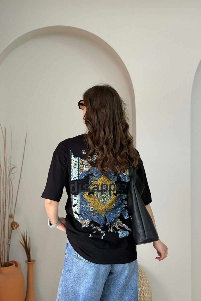 T-SHIRT ME DIZAJN PARA & PAS PER FEMRA NE NGJYRE TE ZEZE + 1 PAKETE ÇORAPE - 3