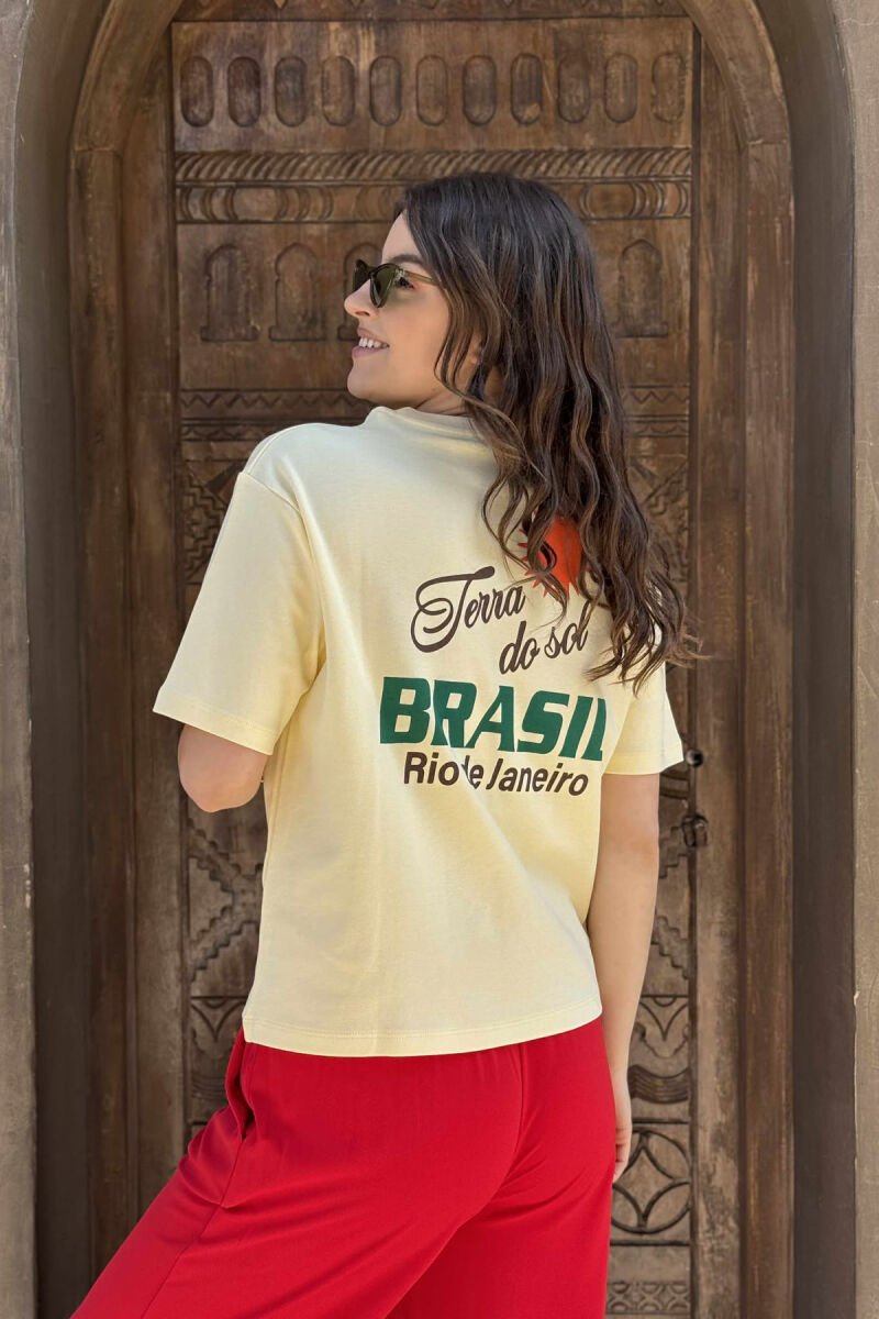T-SHIRT ME DIZAJN PËR FEMRA NË NGJYRËN E VERDHË - 4
