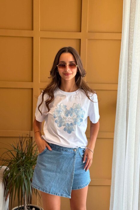 T-SHIRT ME DIZAJN PER FEMRA NE NGJYRE TE BARDHE - KLAUDIO FASHION