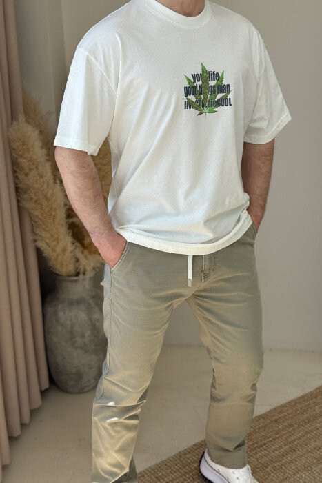 T-SHIRT ME DIZAJN PËR MESHKUJ NË NGJYRËN E BARDHË - 2