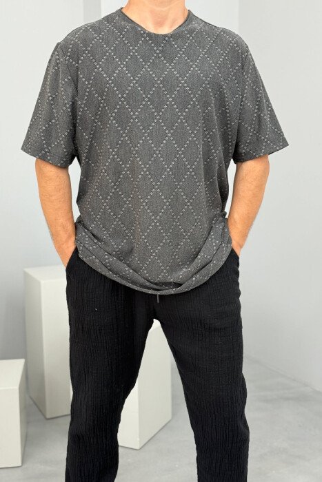 T-SHIRT ME DIZAJN TË THJESHTË PËR MESHKUJ NË NGJYRËN GRI E ERRËT - 1
