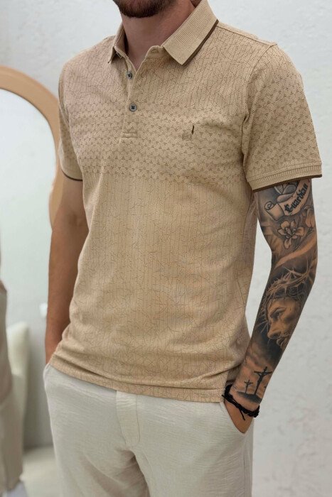 T-SHIRT ME DIZAJNE ME JAKE POLO PER MESHKUJ NE NGJYRE BEZHE - 2