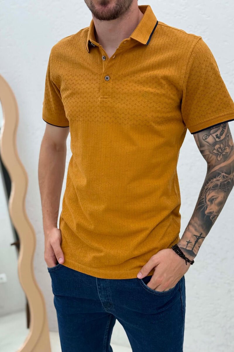 T-SHIRT ME DIZAJNE ME JAKE POLO PER MESHKUJ NE NGJYRE KAFE TE ZBARDHUR - 2