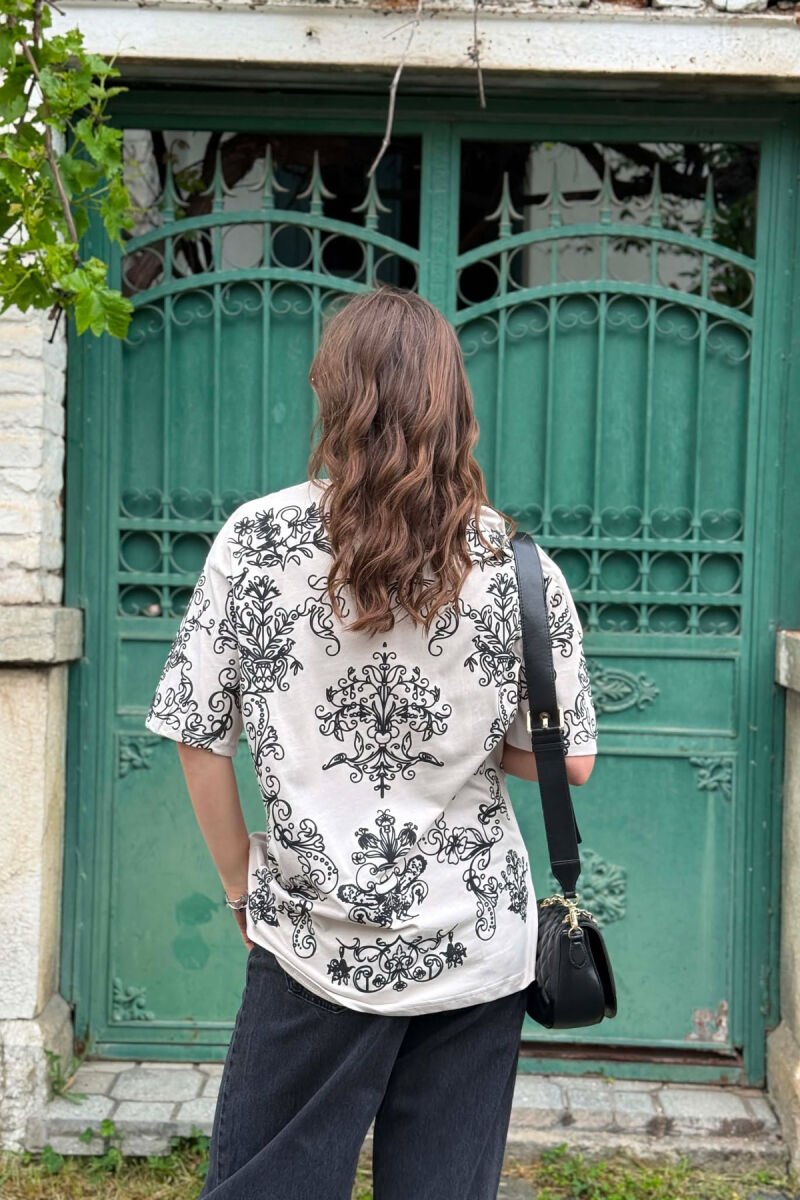 T-SHIRT ME DIZJAN LULESH PER FEMRA NE NGJYRE GRI + 6 PALE ÇORAPE DHURATE - 3