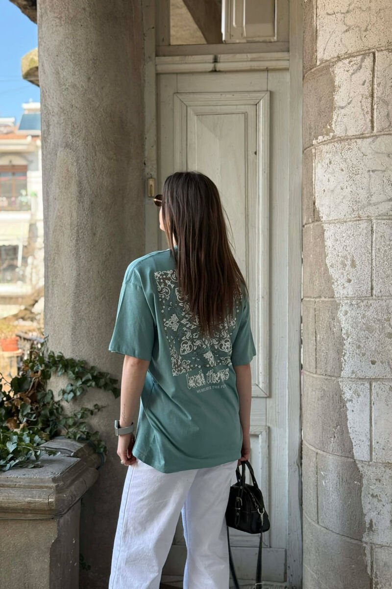 T-SHIRT ME IMAZH NE PJESEN PARA & PAS PER FEMRA NE NGJYRE MENTE+ 6 PALE CORAPE DHURATE - 3