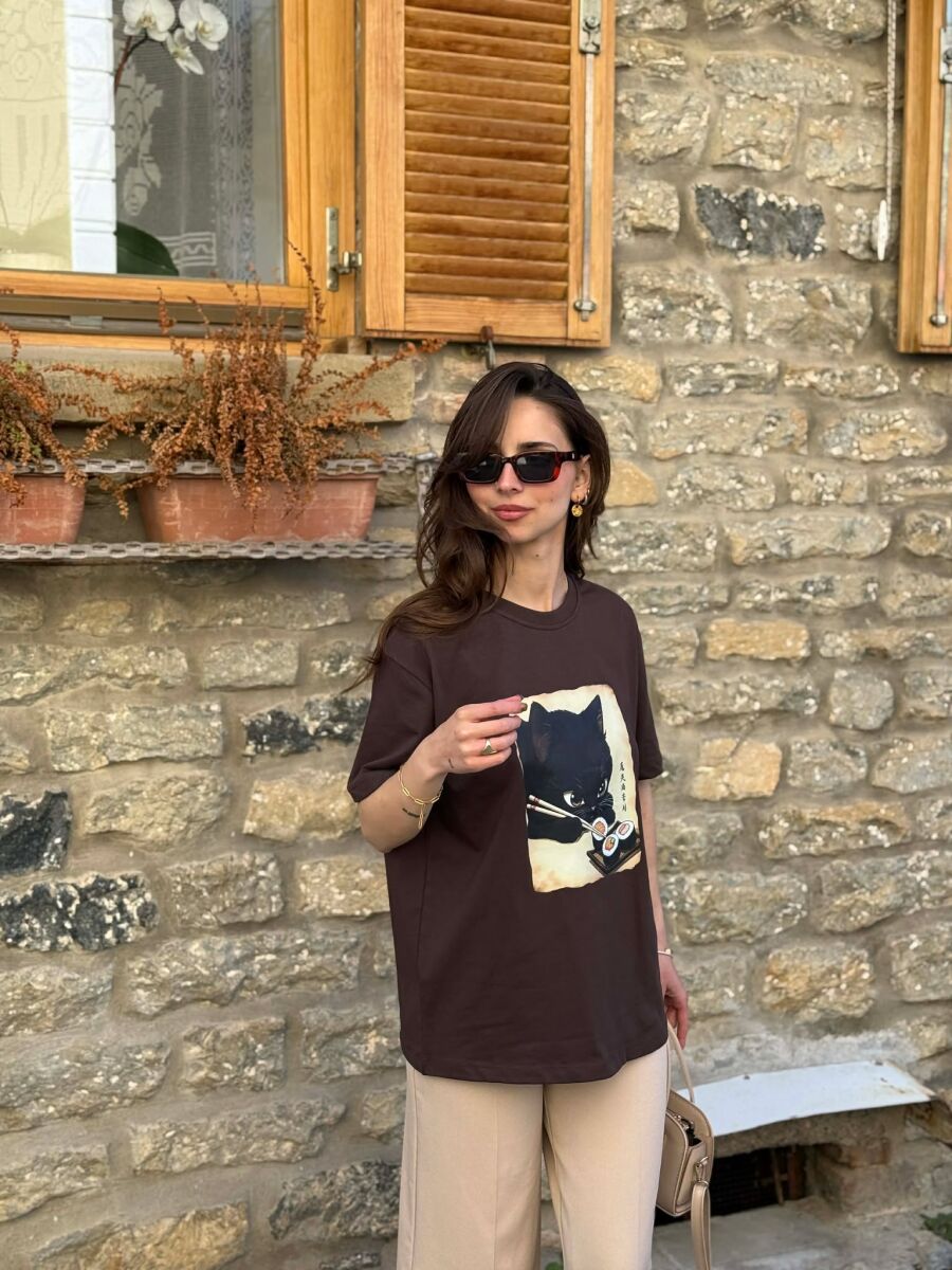 T-SHIRT ME IMAZH NE PJESEN PARA PER FEMRA NE NGJYRE KAFE - 1