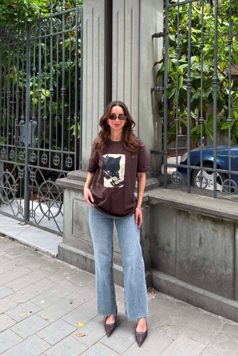 T-SHIRT ME IMAZH NE PJESEN PARA PER FEMRA NE NGJYRE KAFE - 6