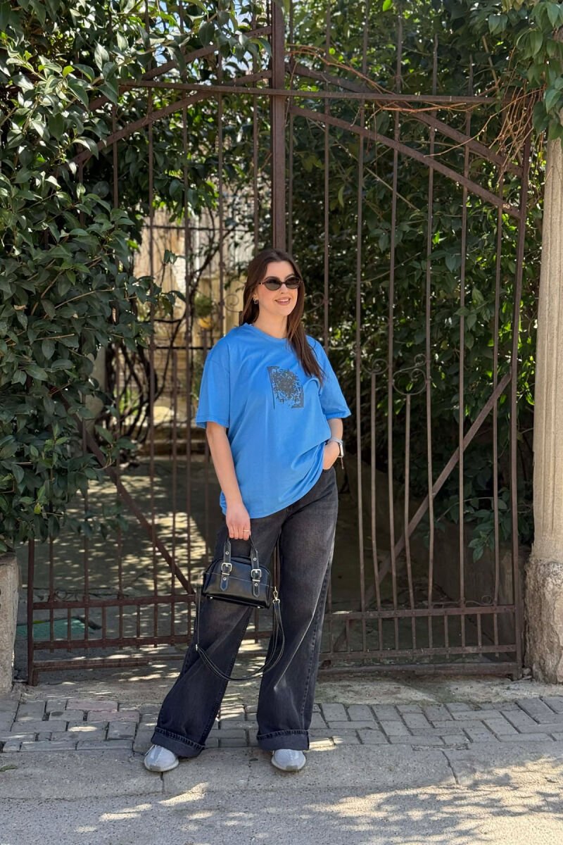 T-SHIRT ME IMAZH PARA & PAS PER FEMRA NE NGJYRE BLU + 6 PALE ÇORAPE DHURATE - 1