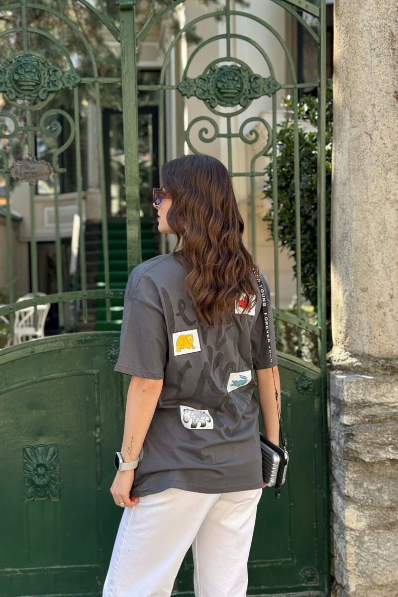 T-SHIRT ME IMAZH PARA & PAS PER FEMRA NE NGJYRE GRI + 6 PALE ÇORAPE DHURATE - 3