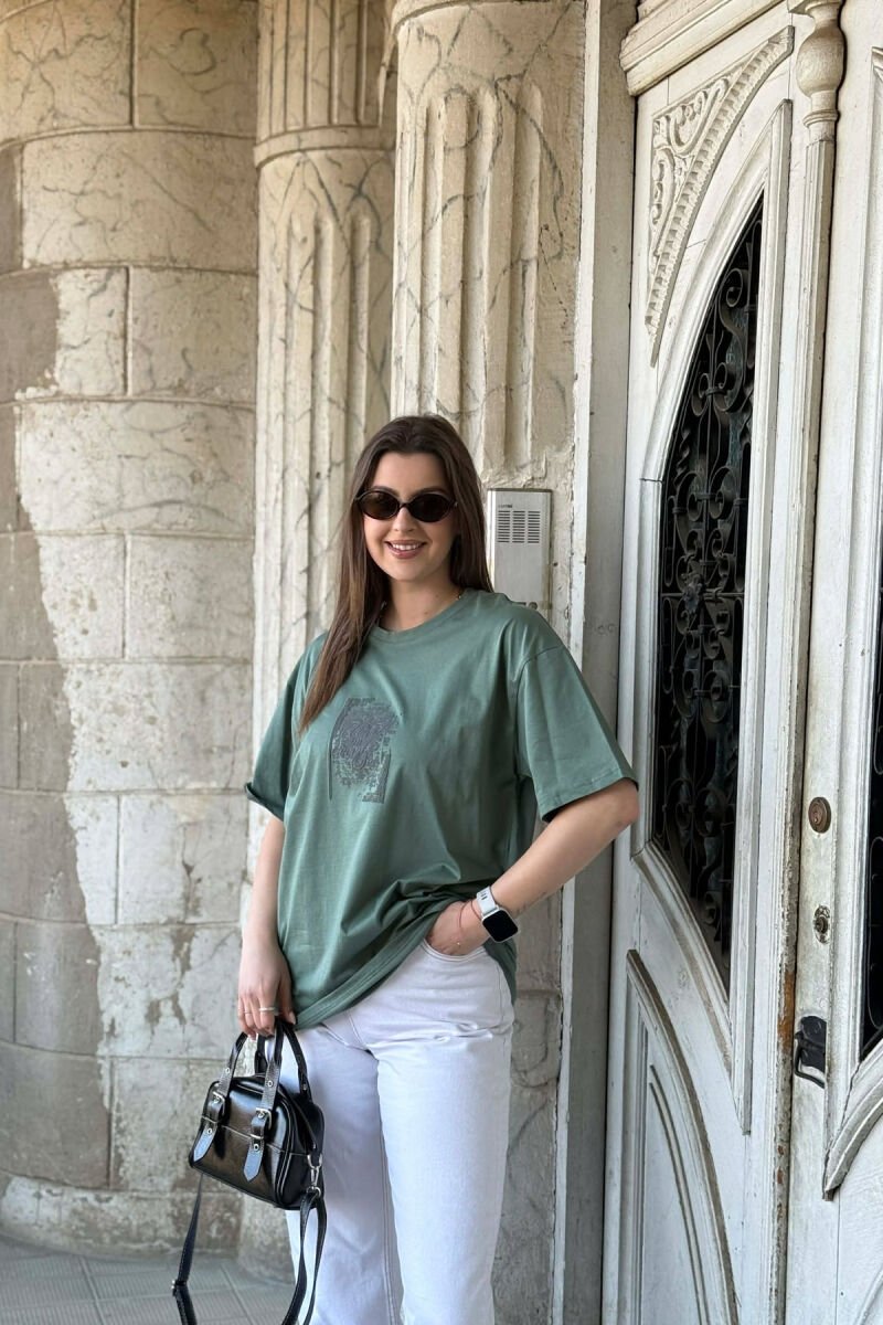 T-SHIRT ME IMAZH PARA & PAS PER FEMRA NE NGJYRE JESHILE + 6 PALE ÇORAPE DHURATE - 1