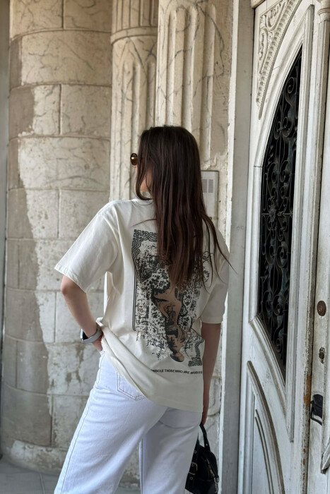 T-SHIRT ME IMAZH PARA & PAS PER FEMRA NE NGJYRE TE BARDHE + 6 PALE ÇORAPE DHURATE - 4