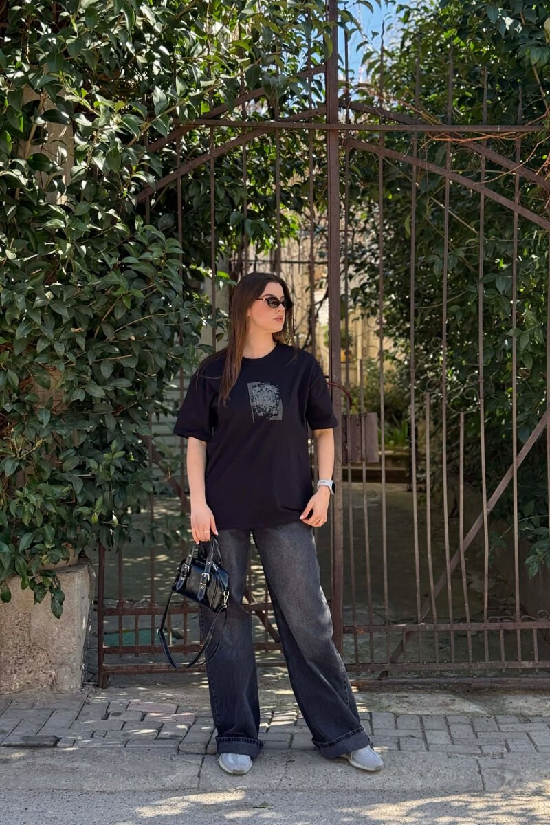 T-SHIRT ME IMAZH PARA & PAS PER FEMRA NE NGJYRE TE ZEZE + 6 PALE ÇORAPE DHURATE - 4