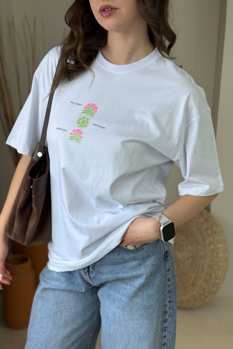 T-SHIRT ME IMAZH PARA & PAS PER FEMRA NE NGJYRE TE BARDHE + 6 PALE ÇORAPE DHURATE - 5