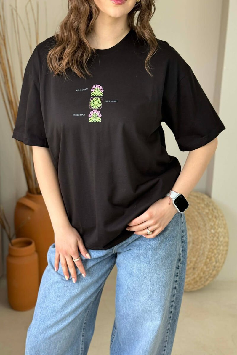T-SHIRT ME IMAZH PARA & PAS PER FEMRA NE NGJYRE TE ZEZE + 6 PALE ÇORAPE DHURATE - 4