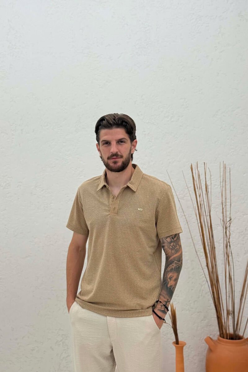 T-SHIRT ME JAKE POLO PER MESHKUJ NE NGJYRE BEZHE - 1