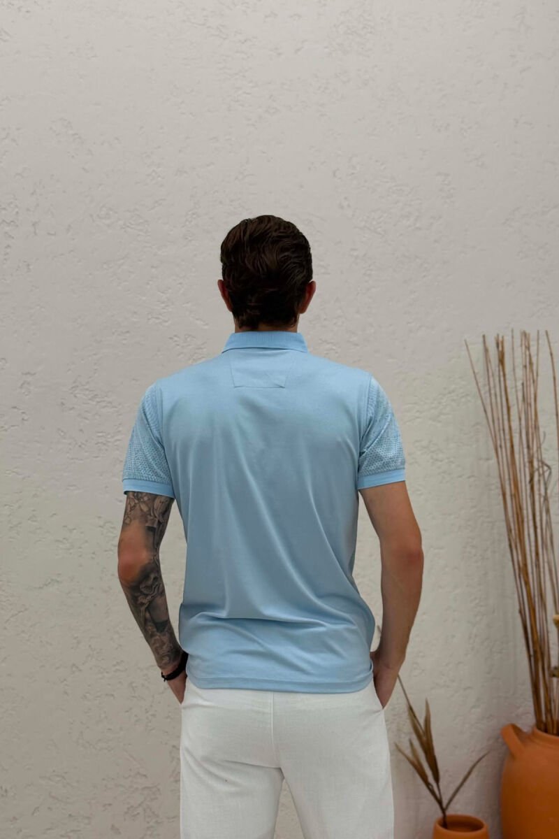 T-SHIRT ME JAKE POLO DHE ME DIZAJN PER MESHKUJ NE NGJYRE BLU TE ZBARDHUR - 4