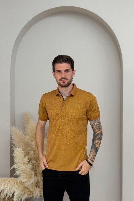 T-SHIRT ME JAKE POLO DHE ME DIZAJN PER MESHKUJ NE NGJYRE KAFE TE ZBARDHUR - 1