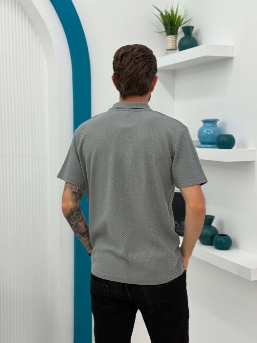 T-SHIRT ME JAKE POLO I TEKSTURUAR NE NGJYRE GRI - 2