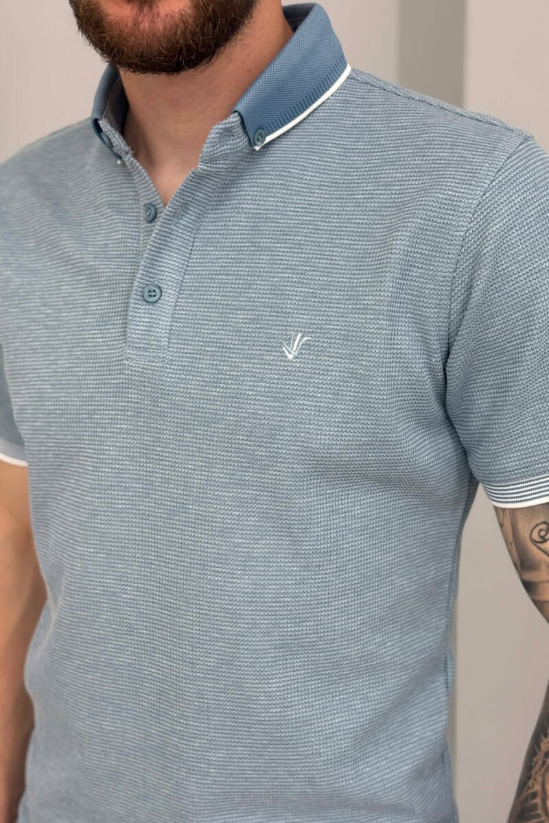 T-SHIRT ME JAKE POLO ME TEKSTURE PER MESHKUJ NE NGJYRE BLU TE ZBARDHUR - 2