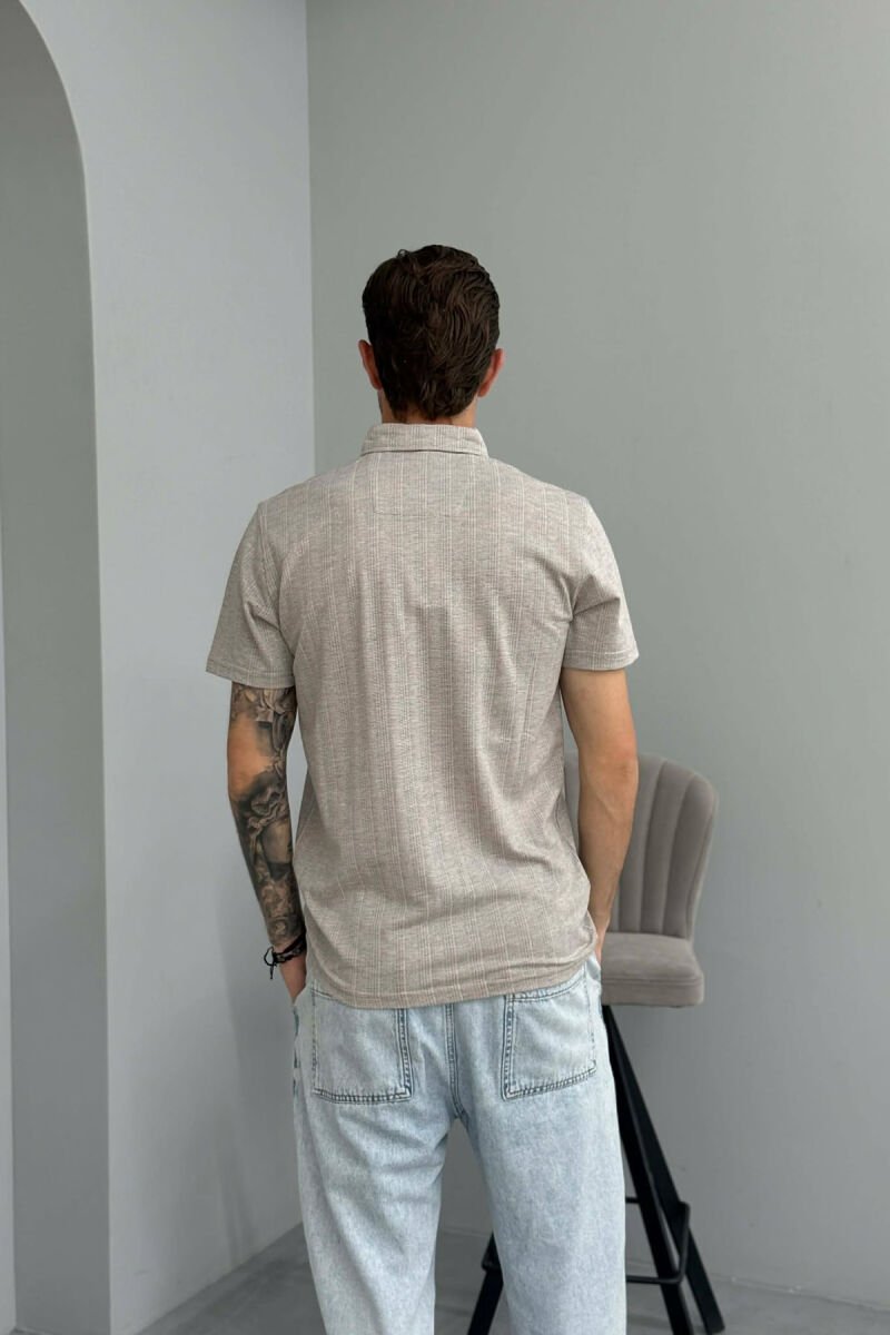 T-SHIRT ME JAKE POLO PER MESHKU NE NGJYRE BEZHE - 4