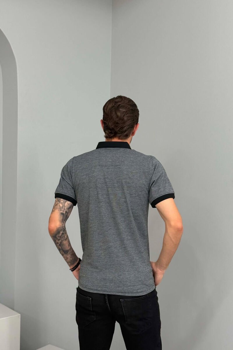 T-SHIRT ME JAKE POLO PER MESHKUJ NE NGJYRE GRI TE ZBARDHUR - 3