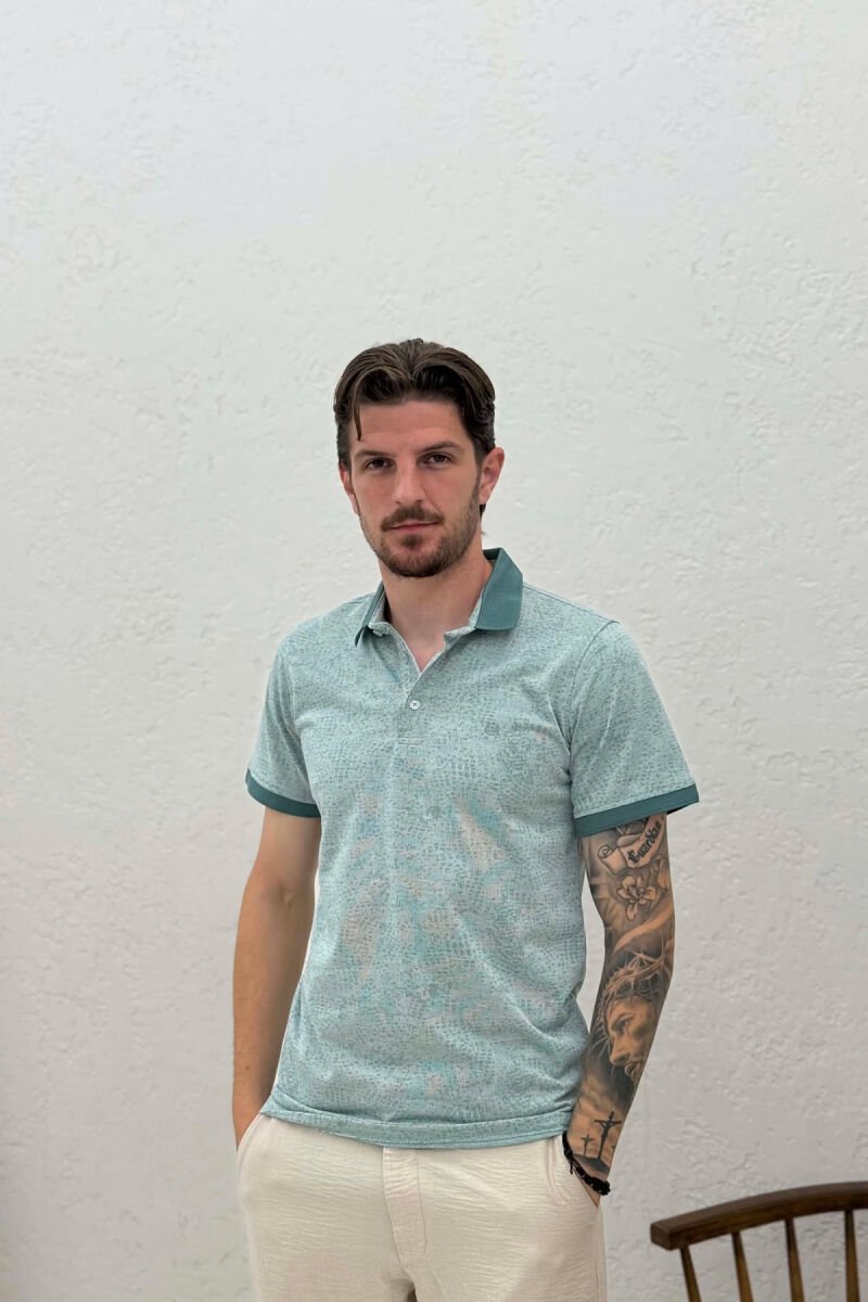 T-SHIRT ME JAKE POLO PER MESHKUJ NE NGJYRE JESHILE TE ZBARDHUR - 1