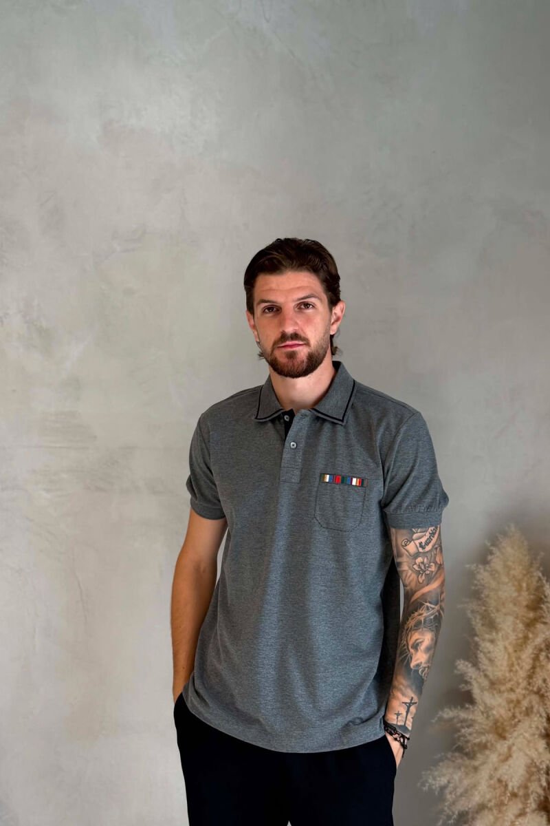 T-SHIRT ME JAKE POLO PER MESHKUJ NE NGJYRE GRI - 1