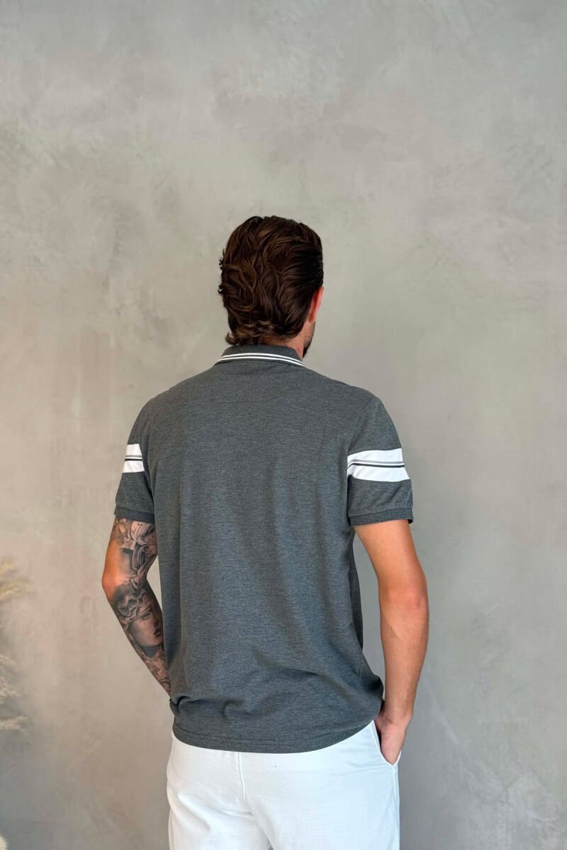 T-SHIRT ME JAKE POLO PER MESHKUJ NE NGJYRE GRI TE ERRET - 4