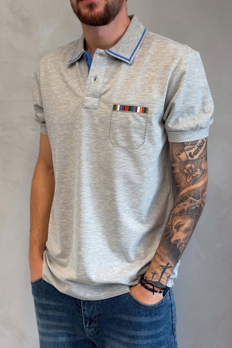 T-SHIRT ME JAKE POLO PER MESHKUJ NE NGJYRE GRI TE ZBARDHUR - 4