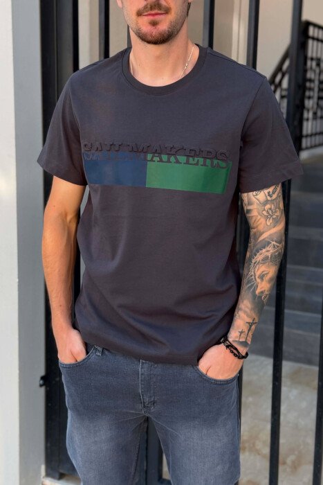 T-SHIRT ME JAKE RRETHORE ME SHKRIME PARA PER MESHKUJ NE NGJYRE GRI DHE BLU - 2
