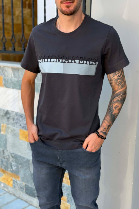 T-SHIRT ME JAKE RRETHORE ME SHKRIME PARA PER MESHKUJ NE NGJYRE GRI - 2