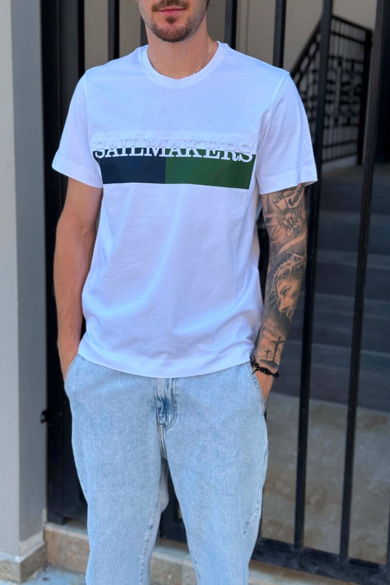 T-SHIRT ME JAKE RRETHORE ME SHKRIME PARA PER MESHKUJ NE NGJYRE TE BARDHE DHE TE ZEZE - 2