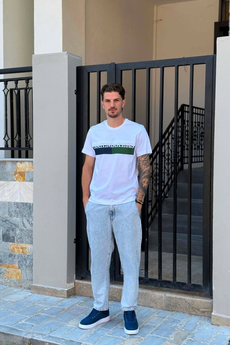 T-SHIRT ME JAKE RRETHORE ME SHKRIME PARA PER MESHKUJ NE NGJYRE TE BARDHE DHE TE ZEZE - 4