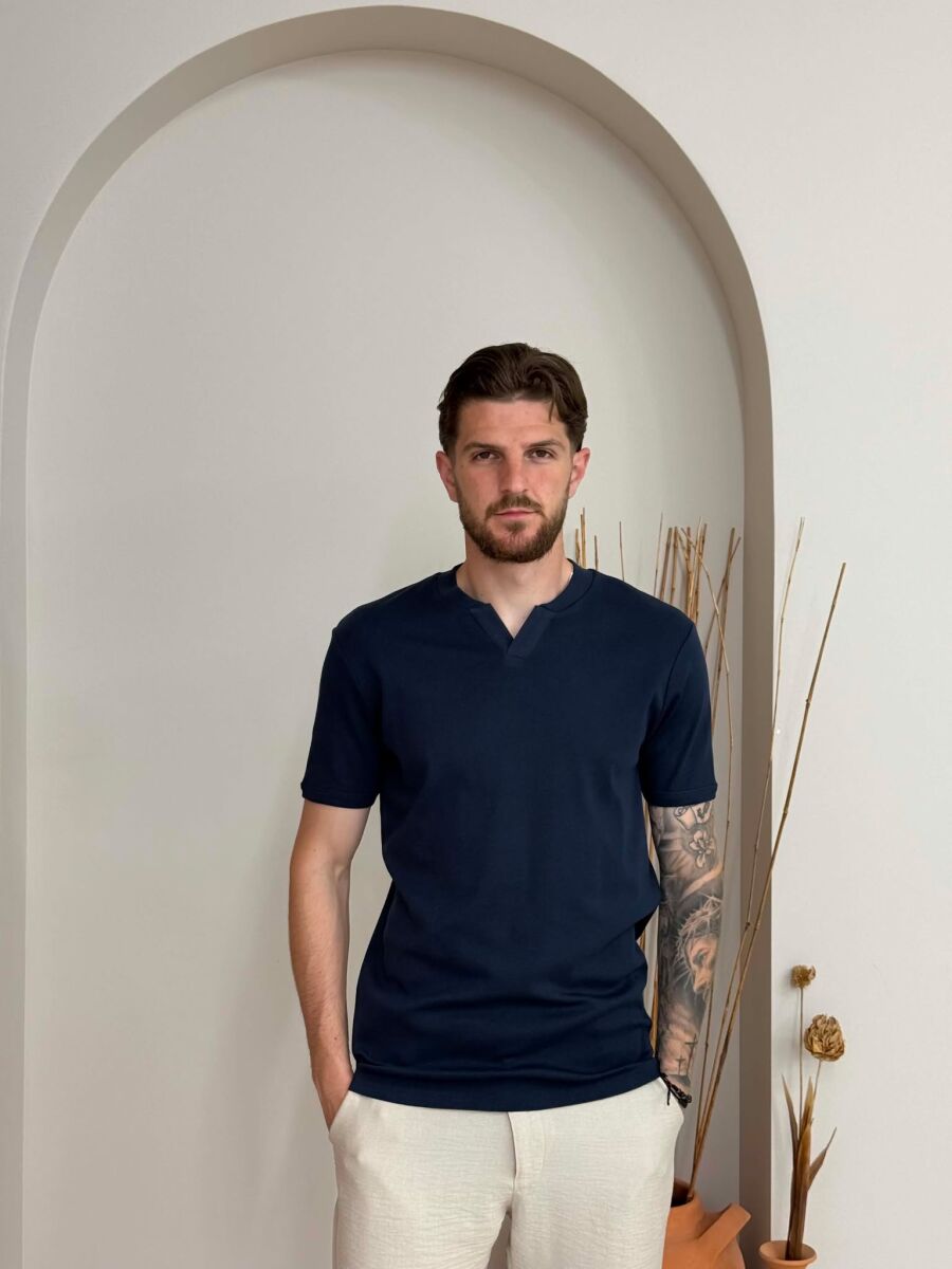 T-SHIRT ME JAKE V PER MESHKUJ NE NGJYRE BLU - 1