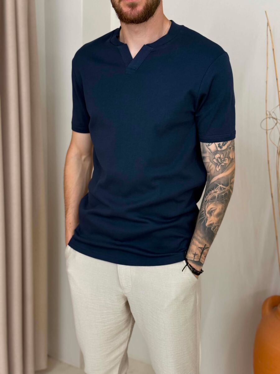 T-SHIRT ME JAKE V PER MESHKUJ NE NGJYRE BLU - 4