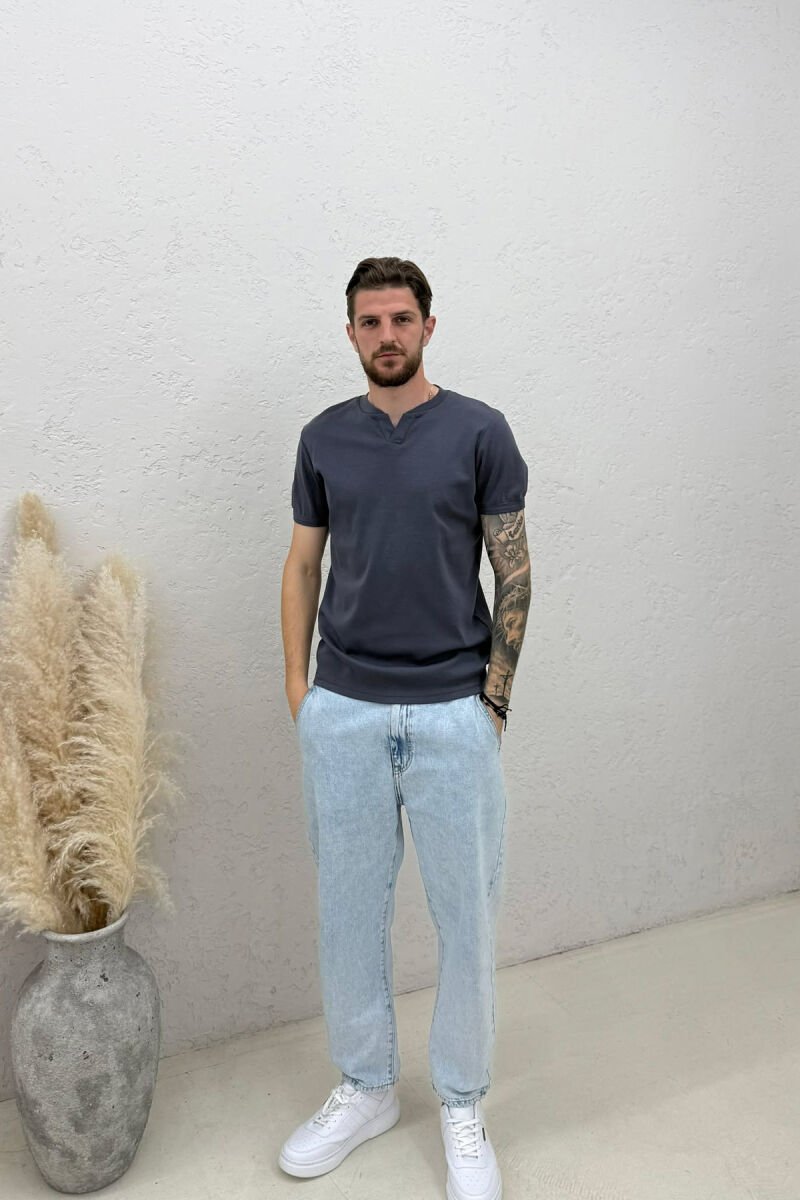 T-SHIRT ME JAKE V PER MESHKUJ NE NGJYRE GRI TE ERRET - 3