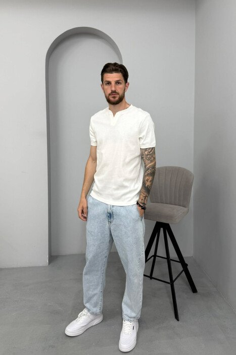 T-SHIRT ME JAKE V PER MESHKUJ NE NGJYRE TE BARDHE - 3