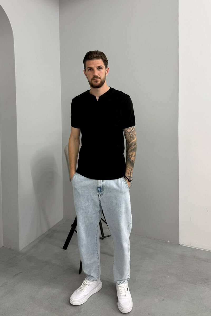 T-SHIRT ME JAKE V PER MESHKUJ NE NGJYRE TE ZEZE - 3