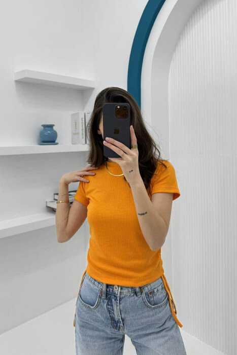 T-SHIRT ME LIDHËSE PËR FEMRA NË NGJYRËN PORTOKALLI - 1