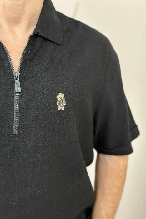 T-SHIRT ME LOGON E ARUSHIT PËR MESHKUJ NË NGJYRËN E ZEZË - 3