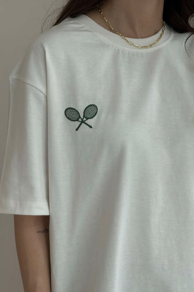 T-SHIRT ME LOGON E RAKETËS SË TENISIT PËR FEMRA NË NGJYRËN E BARDHË - 2