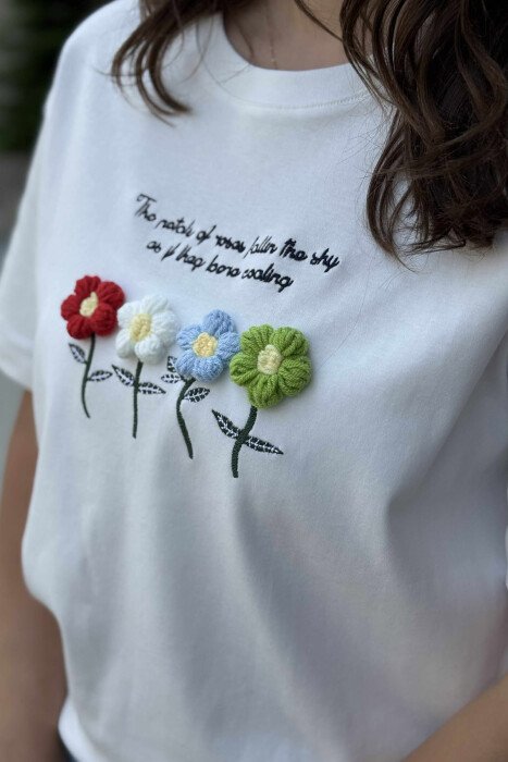 T-SHIRT ME LULE TË QËNDISURA PËR FEMRA NË NGJYRËN E BARDHË - 3