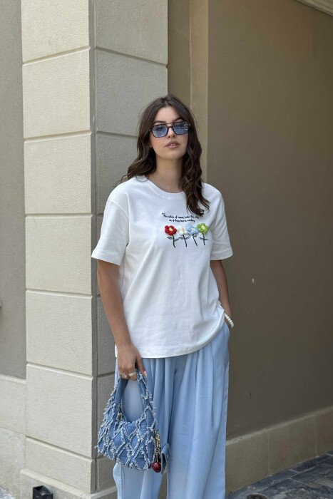 T-SHIRT ME LULE TË QËNDISURA PËR FEMRA NË NGJYRËN E BARDHË - 5