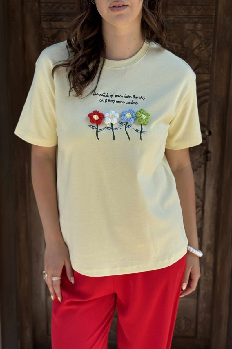 T-SHIRT ME LULE TË QËNDISURA PËR FEMRA NË NGJYRËN E VERDHË - 2