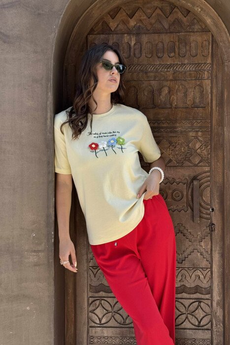 T-SHIRT ME LULE TË QËNDISURA PËR FEMRA NË NGJYRËN E VERDHË - 3