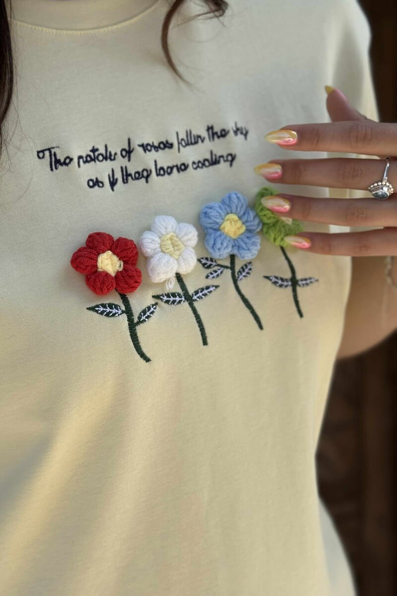 T-SHIRT ME LULE TË QËNDISURA PËR FEMRA NË NGJYRËN E VERDHË - 4