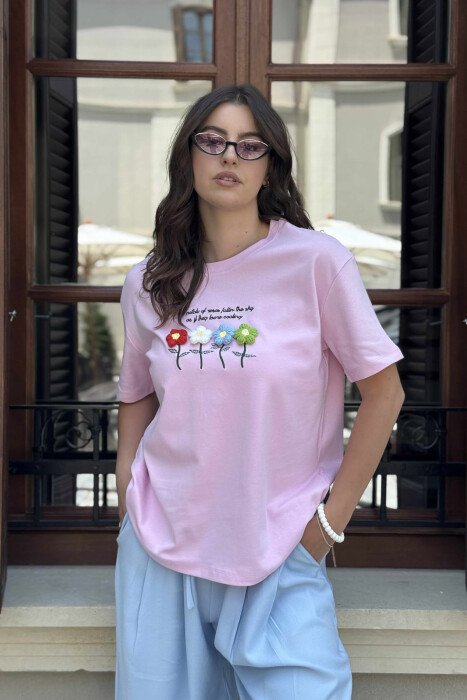 T-SHIRT ME LULE TË QËNDISURA PËR FEMRA NË NGJYRËN ROZË - 1