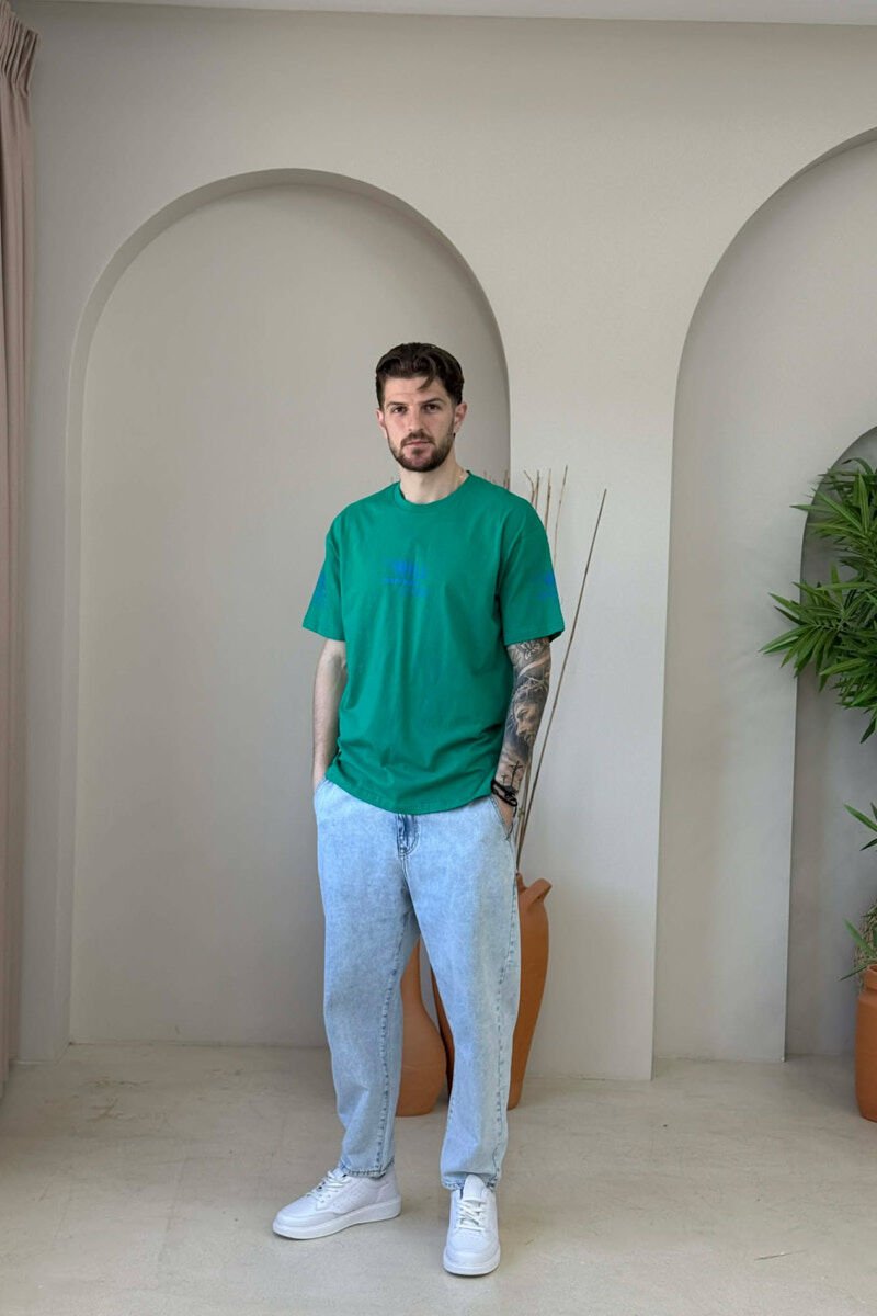 T-SHIRT ME SHKRIM PARA & PAS PER MESHKUJ NE NGJYRE JESHILE - 2