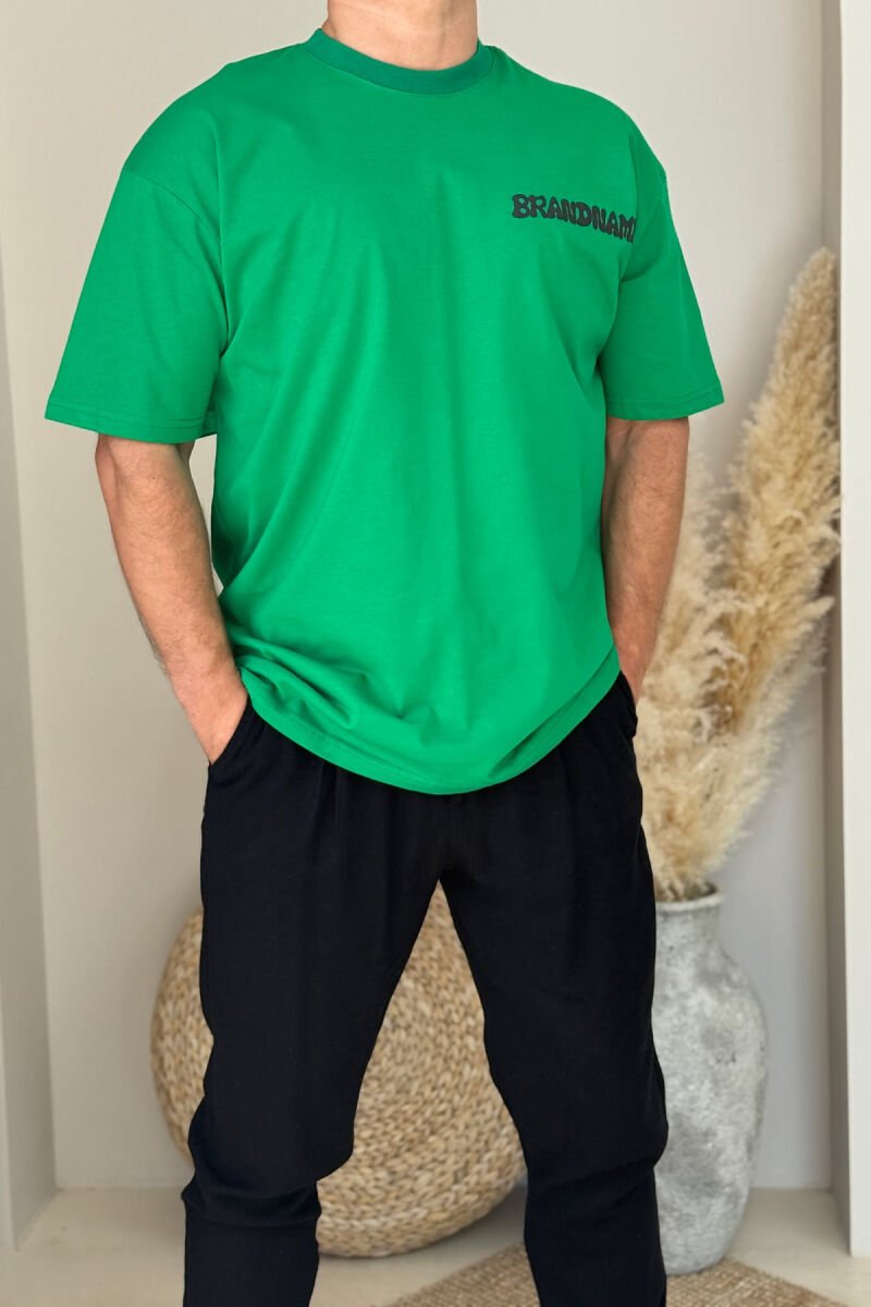 T-SHIRT ME SHKRIME DHE DIZAJN PËR MESHKUJ NË NGJYRËN JESHILE - 1